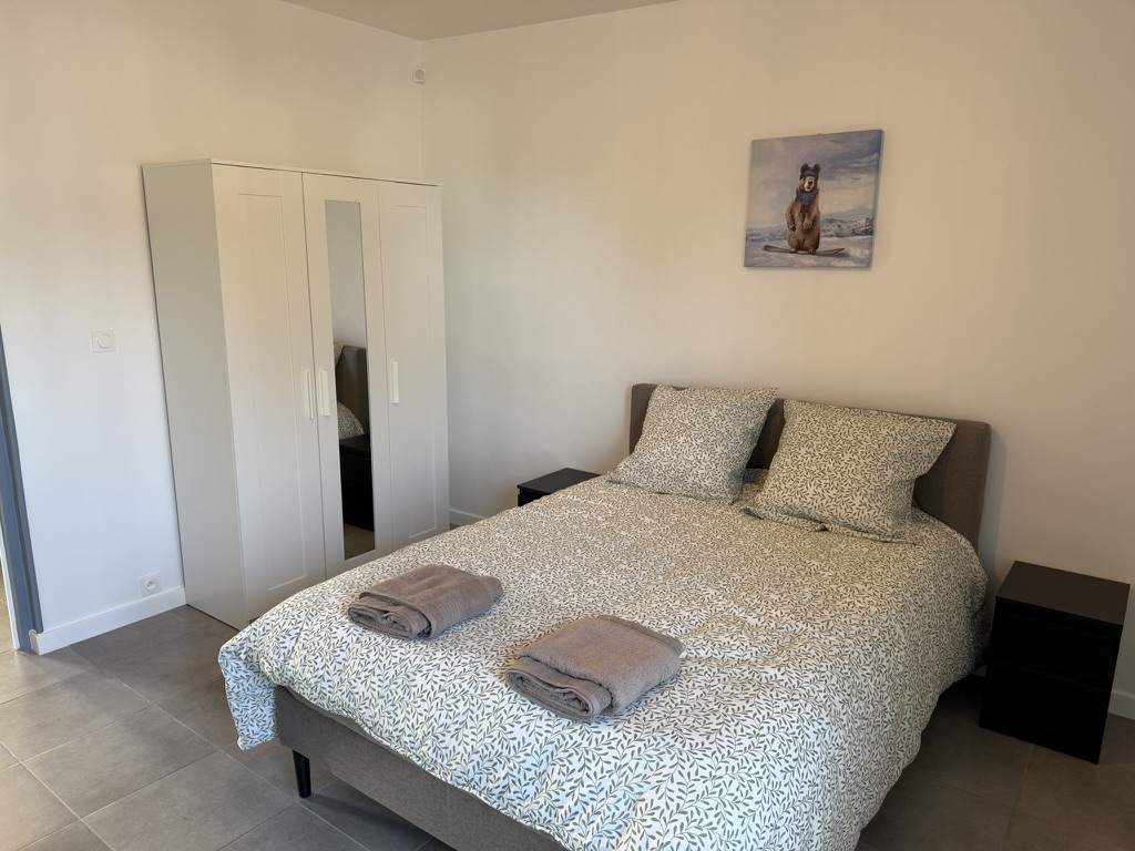 Chambre avec lit double
